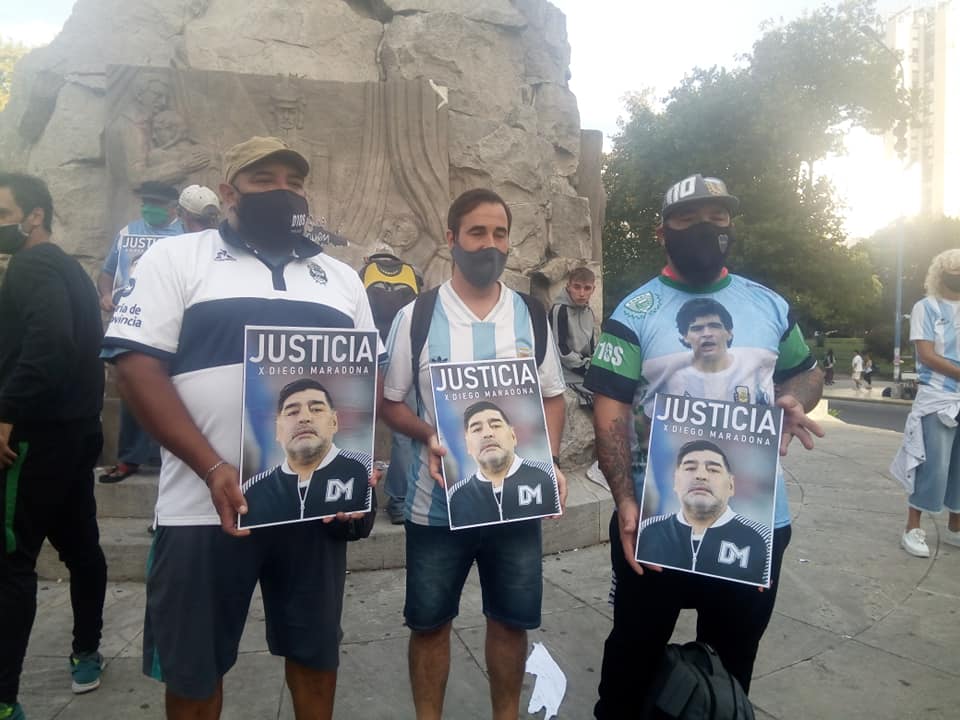 MIEMBROS DE LA IGLESIA MARADONIANA DE MAR DEL PLATA PIDIERON JUSTICIA POR LA MUERTE DE DIEGO