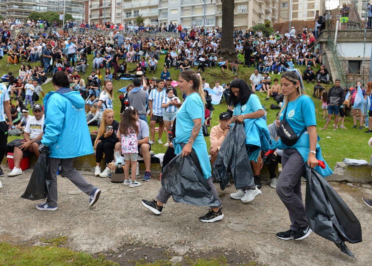 El Municipio realizó tareas de limpieza en el Arena Fest, que congregó una gran cantidad de hinchas a pesar de la lluvia