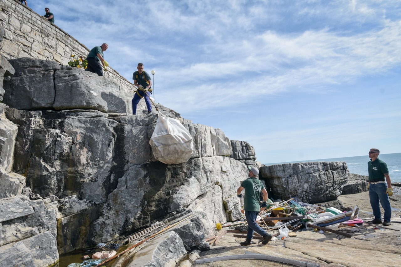 La Municipalidad retiró 14 toneladas de basura de la zona de Playa Chica