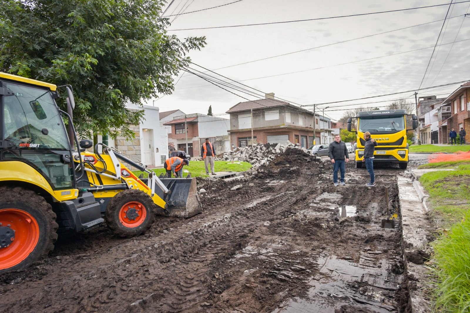 La Municipalidad realiza la reparación de pavimentos en los barrios Villa Lourdes, Las Avenidas y el Puerto de la ciudad