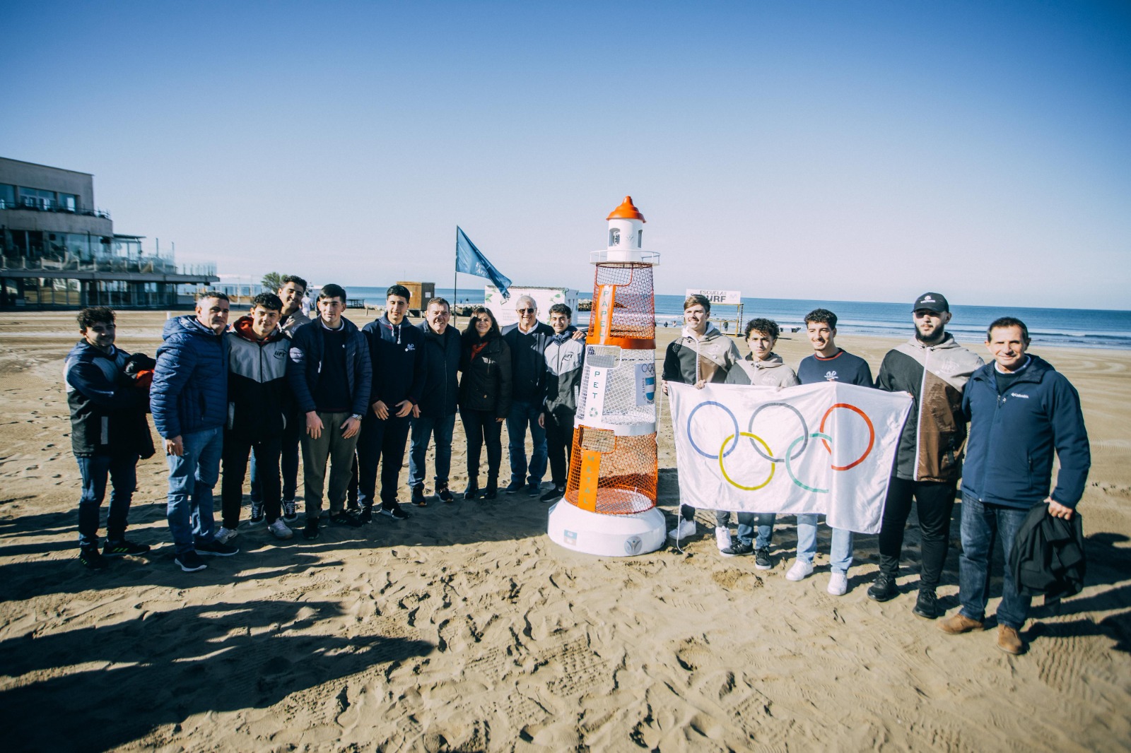 Alumnos marplatenses presentaron un Recipiente Faro para la gestión de Residuos