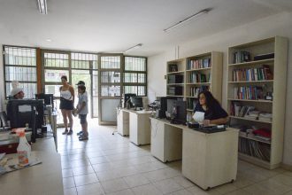 Música marplatense, folklore y visitas guiadas en la Biblioteca Parlante de Plaza Peralta Ramos