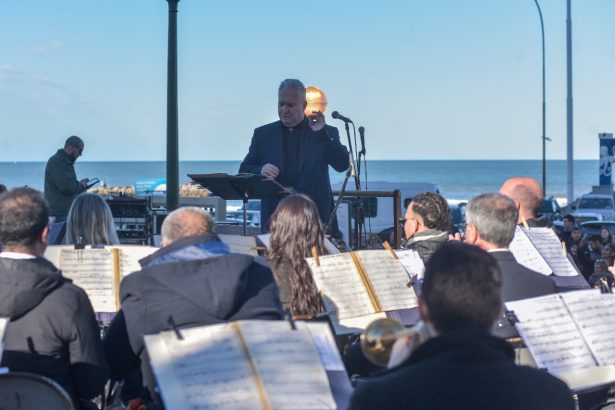 Clásicos del rock con la Banda Sinfónica: un espectáculo en la Plaza del Agua