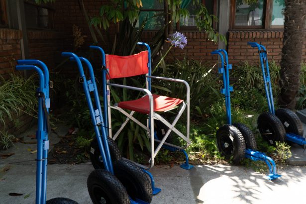 Más accesibilidad en balnearios y campings: el Municipio entregó sillas de traslado para personas con movilidad reducida