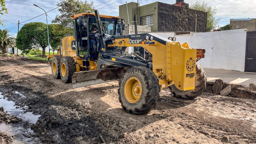 El Municipio avanza con obras de bacheo y mantenimiento vial en distintos barrios de la ciudad