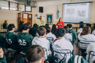 El Municipio retoma las charlas sobre prevención de estafas online en escuelas