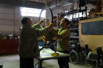 Avanza la reparación de bicicletas en el marco de un programa de movilidad y entrenamiento