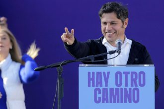 Axel Kicillof arremetió contra el Gobierno de Javier Milei y le envió un mensaje a la interna del PJ