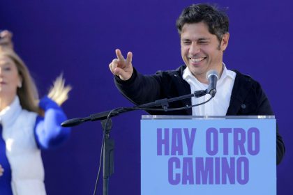 Axel Kicillof arremetió contra el Gobierno de Javier Milei y le envió un mensaje a la interna del PJ