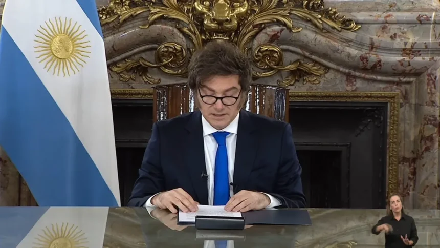 Javier Milei desafía al Congreso: "Si quieren dar marcha atrás me van a tener que sacar con los pies para adelante"