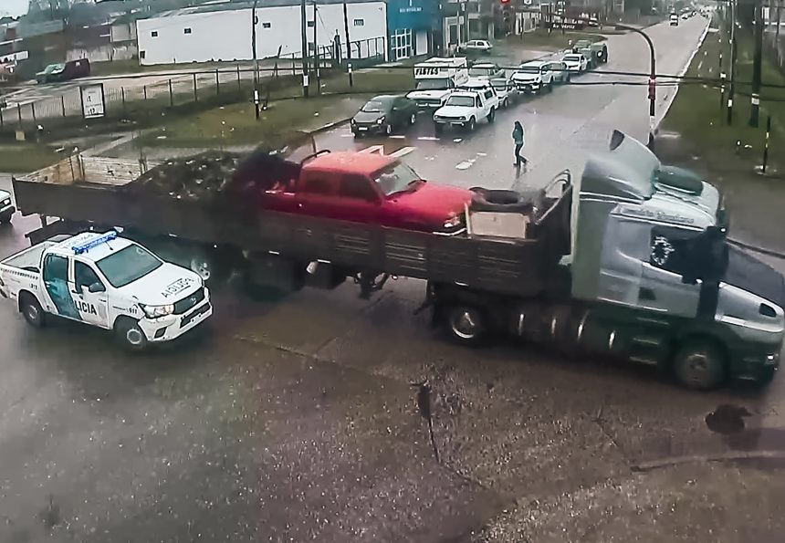 Recuperan una camioneta con pedido de secuestro gracias al trabajo conjunto entre el COM y Prefectura