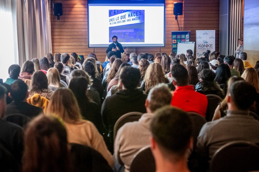 Más de 100 participantes asistieron a la capacitación en Marketing Digital
