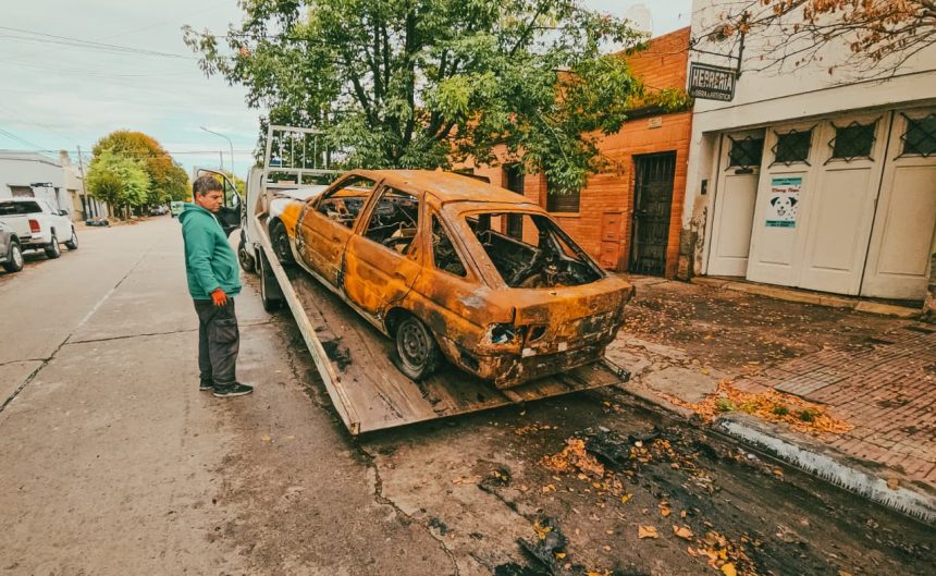 El Municipio refuerza el retiro de vehículos abandonados en la vía pública