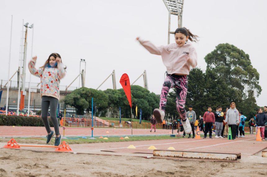 Más de 1.200 estudiantes de Primaria participaron del Festival de Atletismo Recreativo