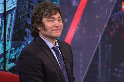 Javier Milei reconoció que hay una fuerte caída de la economía, culpó al kirchnerismo, y además reivindicó al "Triángulo de Hierro"