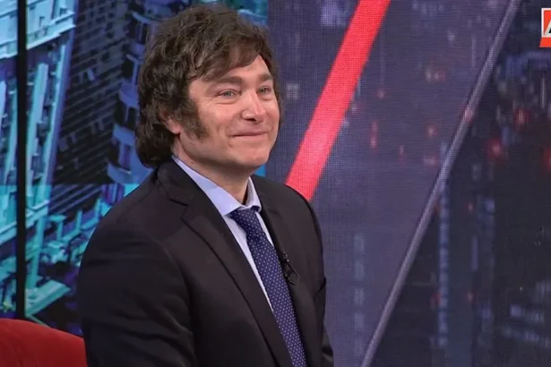 Javier Milei reconoció que hay una fuerte caída de la economía, culpó al kirchnerismo, y además reivindicó al "Triángulo de Hierro"