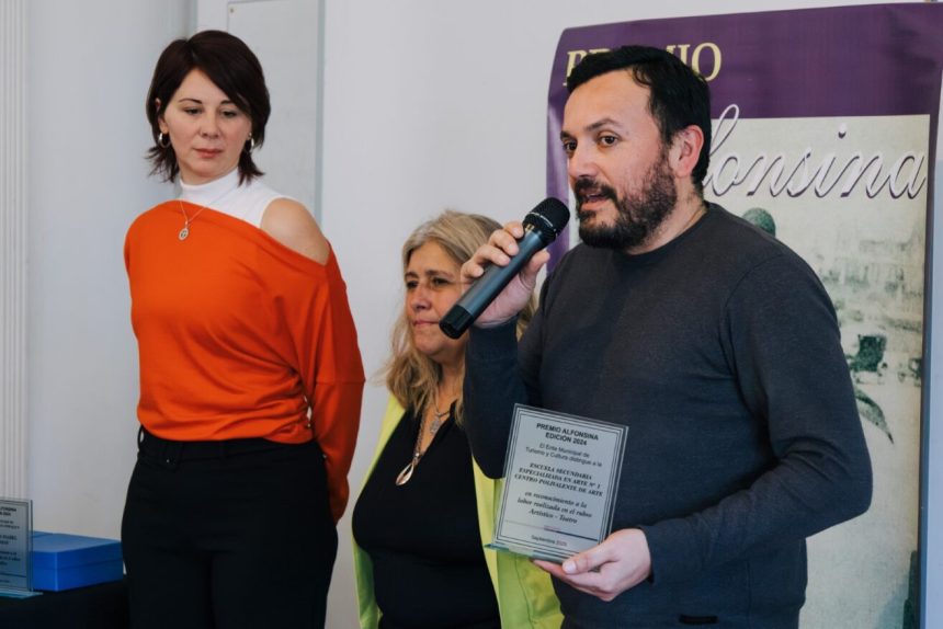 El Municipio premió a referentes de las artes, la ciencia y la asistencia humanitaria