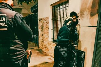 Un agente de la Patrulla Municipal fue atropellado por un menor que intentó evadir un operativo de control en moto