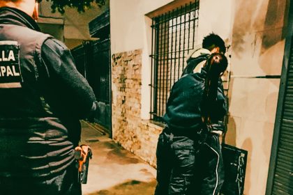 Un agente de la Patrulla Municipal fue atropellado por un menor que intentó evadir un operativo de control en moto