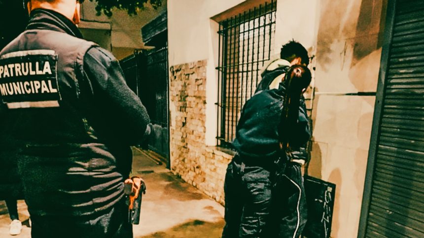 Un agente de la Patrulla Municipal fue atropellado por un menor que intentó evadir un operativo de control en moto