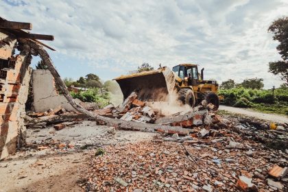El Municipio derribó un búnker de venta de drogas en el barrio Las Dalias