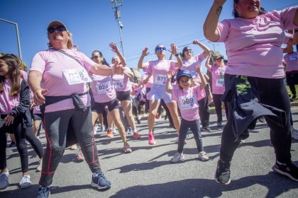 Más de 300 personas en la primera Caminata Solidaria contra el cáncer de Mama en Batán