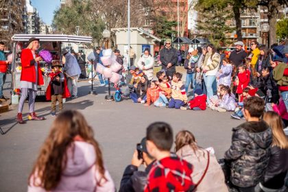 Sabores Sobre Ruedas, Expo Emprendedores y Mini teatro en Plaza Mitre