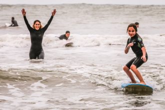 Abrió la inscripción para la Escuela de Surf y Entrenamiento Funcional Infantil en la Playa Deportiva del EMDER