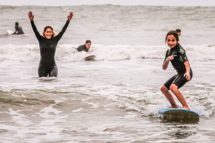 Abrió la inscripción para la Escuela de Surf y Entrenamiento Funcional Infantil en la Playa Deportiva del EMDER