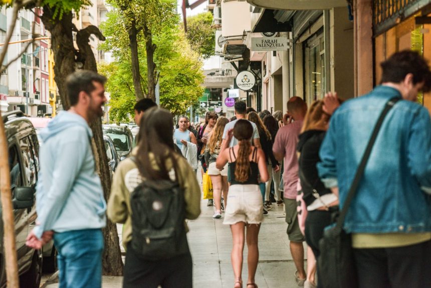La calle Rivadavia se convierte en peatonal de 19 a 2 de la madrugada