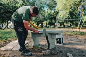 El Municipio realiza trabajos de mantenimiento y puesta en valor en la Plaza Urquiza