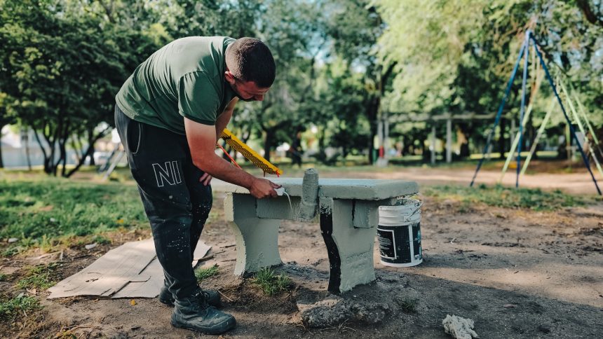El Municipio realiza trabajos de mantenimiento y puesta en valor en la Plaza Urquiza