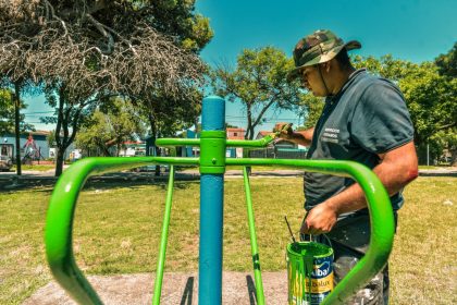 El Municipio realizó tareas de mantenimiento en tres plazas de Punta Mogotes