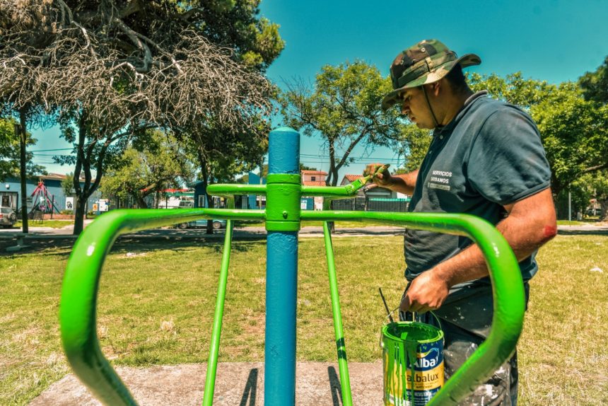 El Municipio realizó tareas de mantenimiento en tres plazas de Punta Mogotes