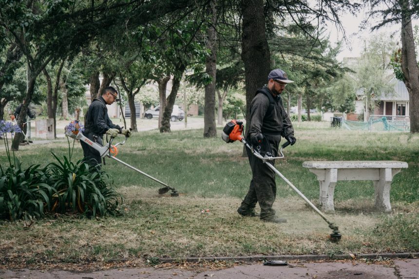 El EMSUR realizó tareas de reparación y limpieza en la Plaza Espora
