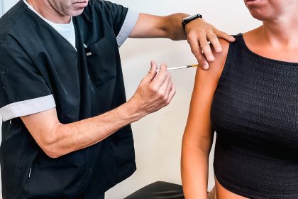 Comenzó la campaña de vacunación contra el Virus Sincicial Respiratorio