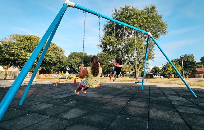 El Municipio realizó tareas de mantenimiento integral en la Plaza Carlos Gardel