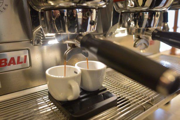 El Municipio y Cabrales renuevan su alianza para la formación de baristas