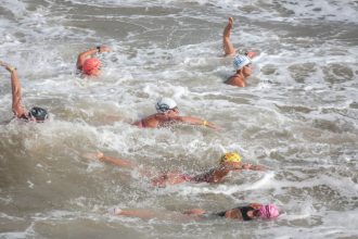 Playa deportiva del EMDER:Torneos de beach tennis y la edición 47 de la carrera de aguas abiertas Guillermo Volpe