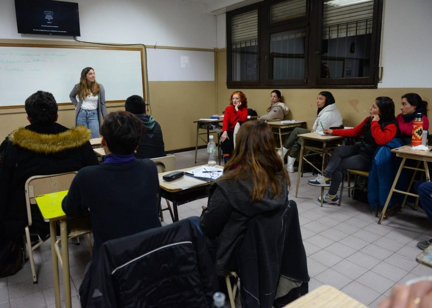 Comenzó la inscripción para los Bachilleratos de Adultos