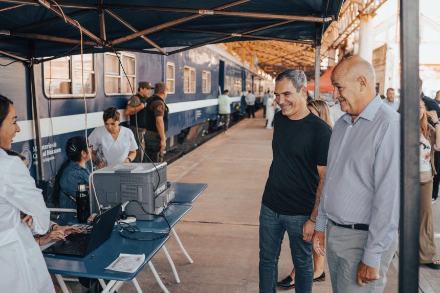 Tren de Capital Humano: se atendieron 400 personas y más de 270 chicos recibieron anteojos