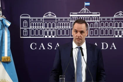 Manuel Adorni: "Con mi dinero hago lo que quiero"