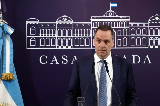 Manuel Adorni: "Con mi dinero hago lo que quiero"