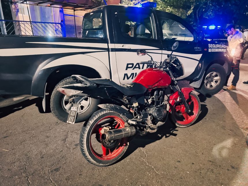 Motociclista fue aprehendido tras evadir un control, chocar y agredir a un agente de la Patrulla Municipal