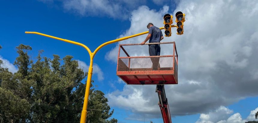 Nuevos semáforos en la avenida Jorge Newbery: finalizaron las obras y ya se encuentran operativos