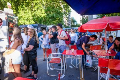 Sabores Sobre Ruedas y Expo Emprendedores en Plaza Mitre