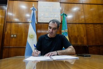 El intendente Agustín Neme firmó convenio con más de 40 sociedades de fomento