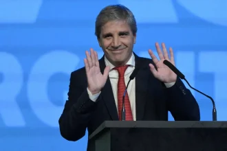 Luis Caputo sostuvo que la inflación de marzo será superior al 3%