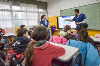 Comienzan los talleres de salud integral para adolescentes en escuelas de la ciudad