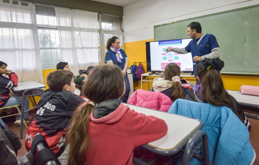 Comienzan los talleres de salud integral para adolescentes en escuelas de la ciudad